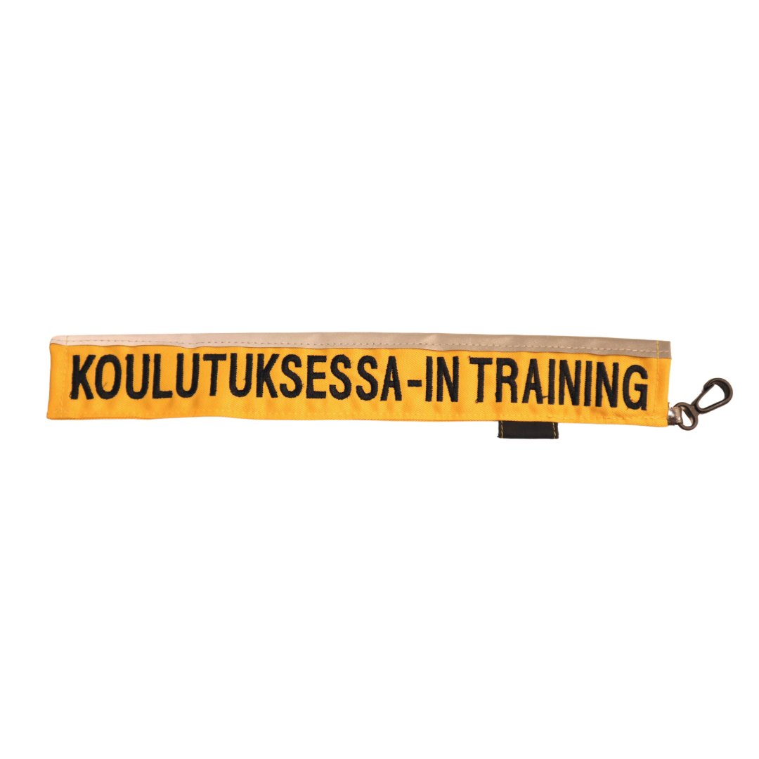 Maike tekstiputki "Koulutuksessa - In training"